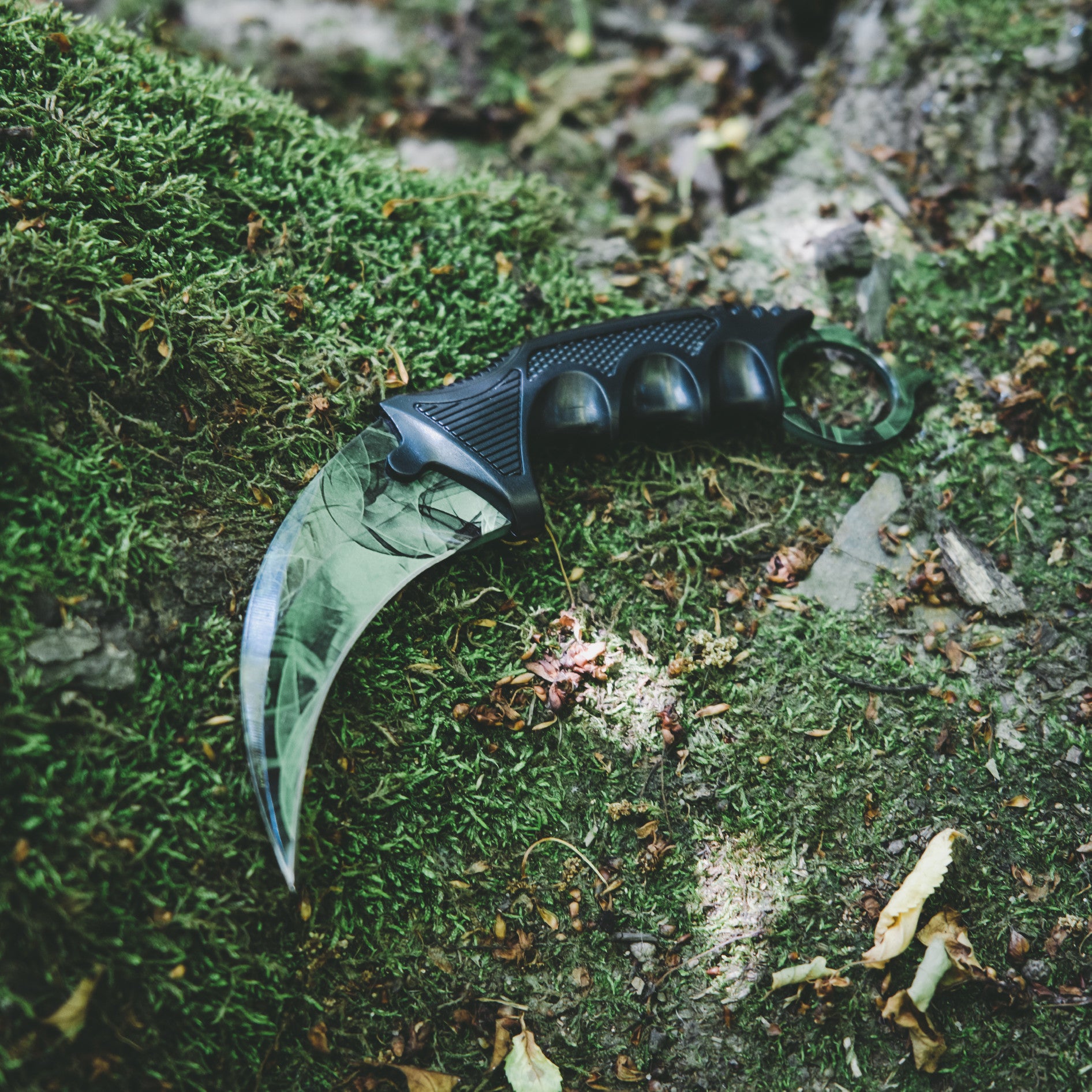 Karambit knife Emerald